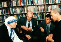 Madre Teresa Calcuta India visita CRS 1996 Sean Callahan obispo Brian McCullough
