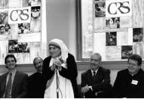 Madre Teresa Calcuta India visita 1996 sede CRS Sean Callahan obispo John Ricard Ken Hackett padre Brian McCullough