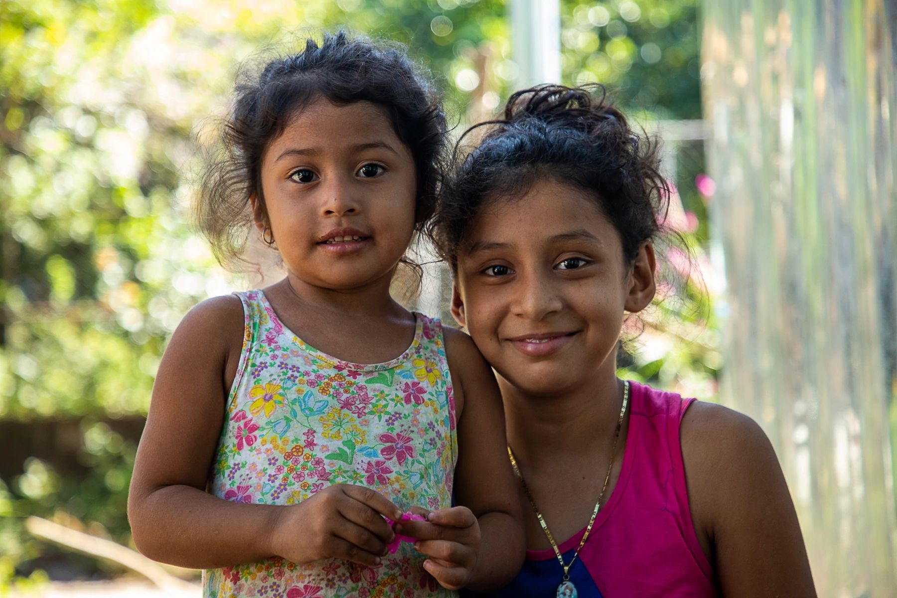 dos hermanitas en El Salvador