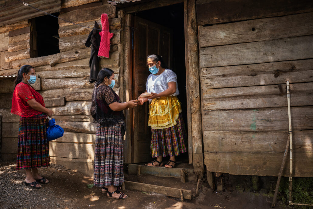 mujeres aseguran la alimentación de sus familias