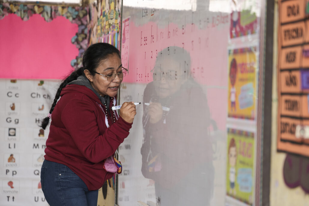 maestra de primaria en Honduras