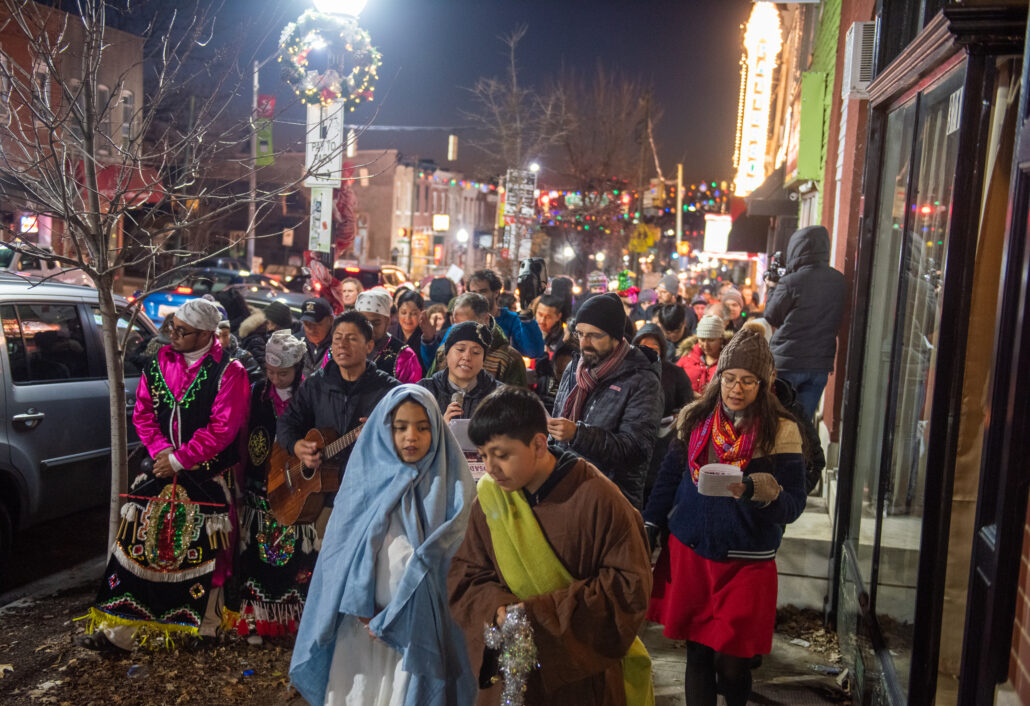 procesión de las posadas navideñas