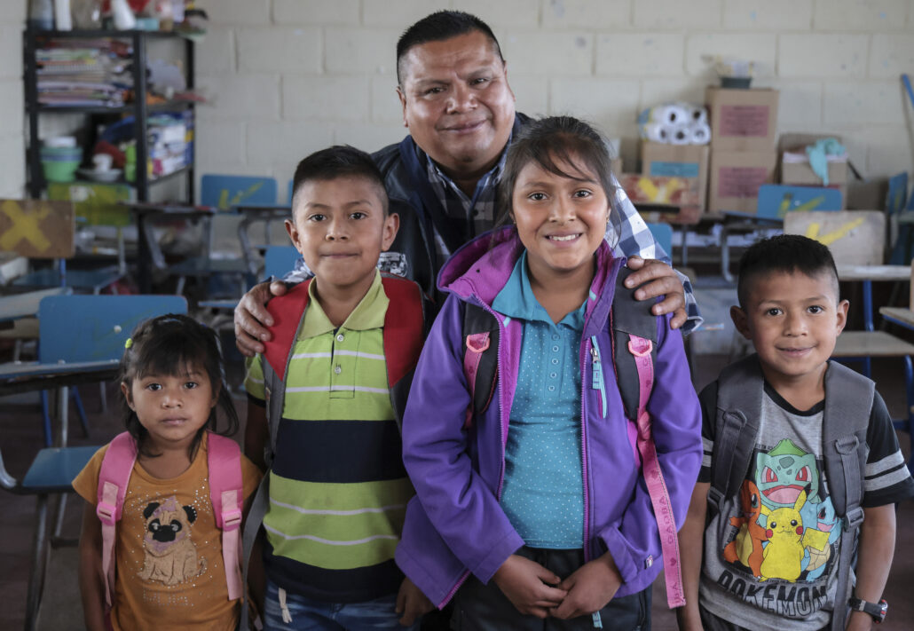 líder comunitario con su familia