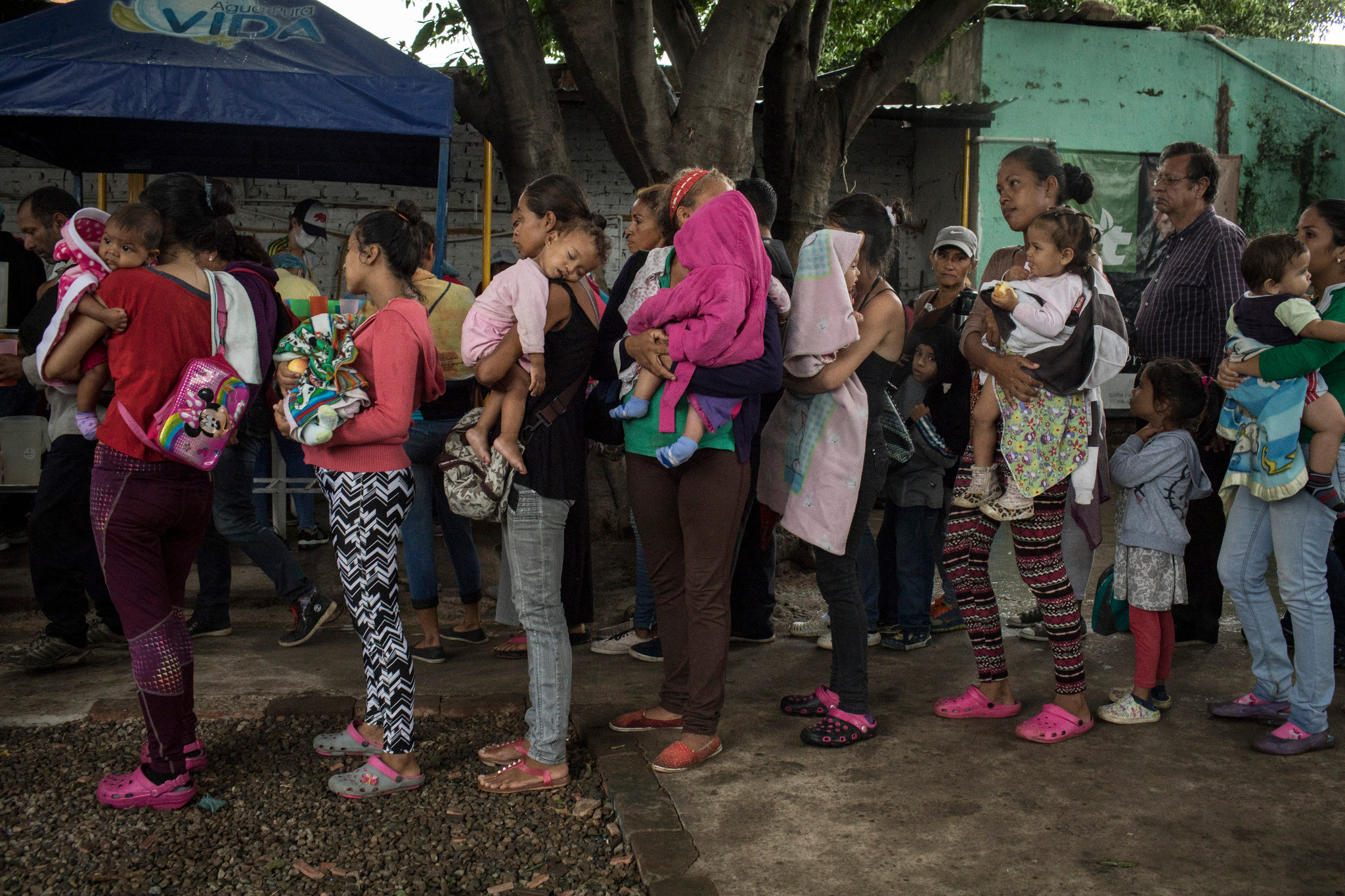 migrantes venezolanos en la frontera con Colombia