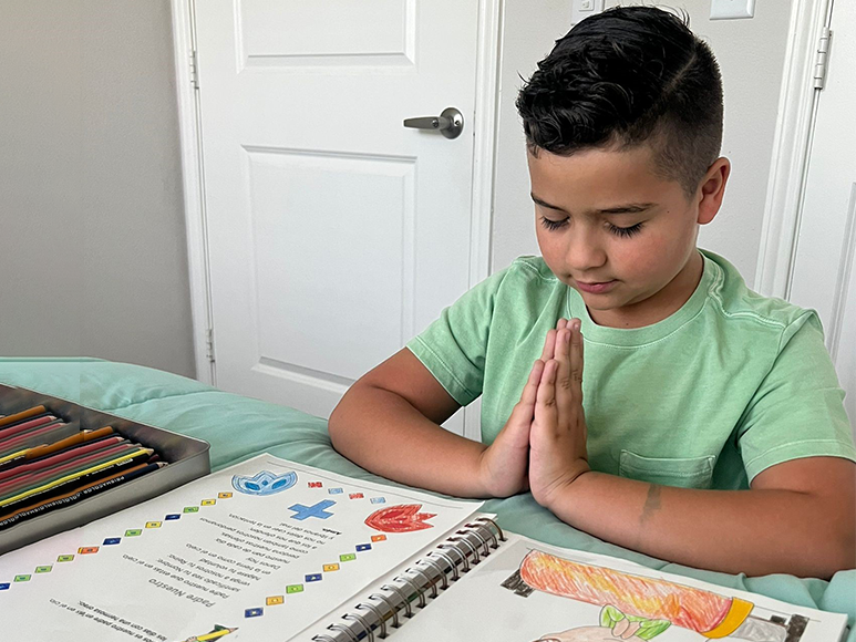 el libro de colorear de CRS es una buena actividad para niños